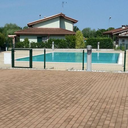 Peschiera Appartamenti Vacanze Пескьера-дель-Гарда Экстерьер фото