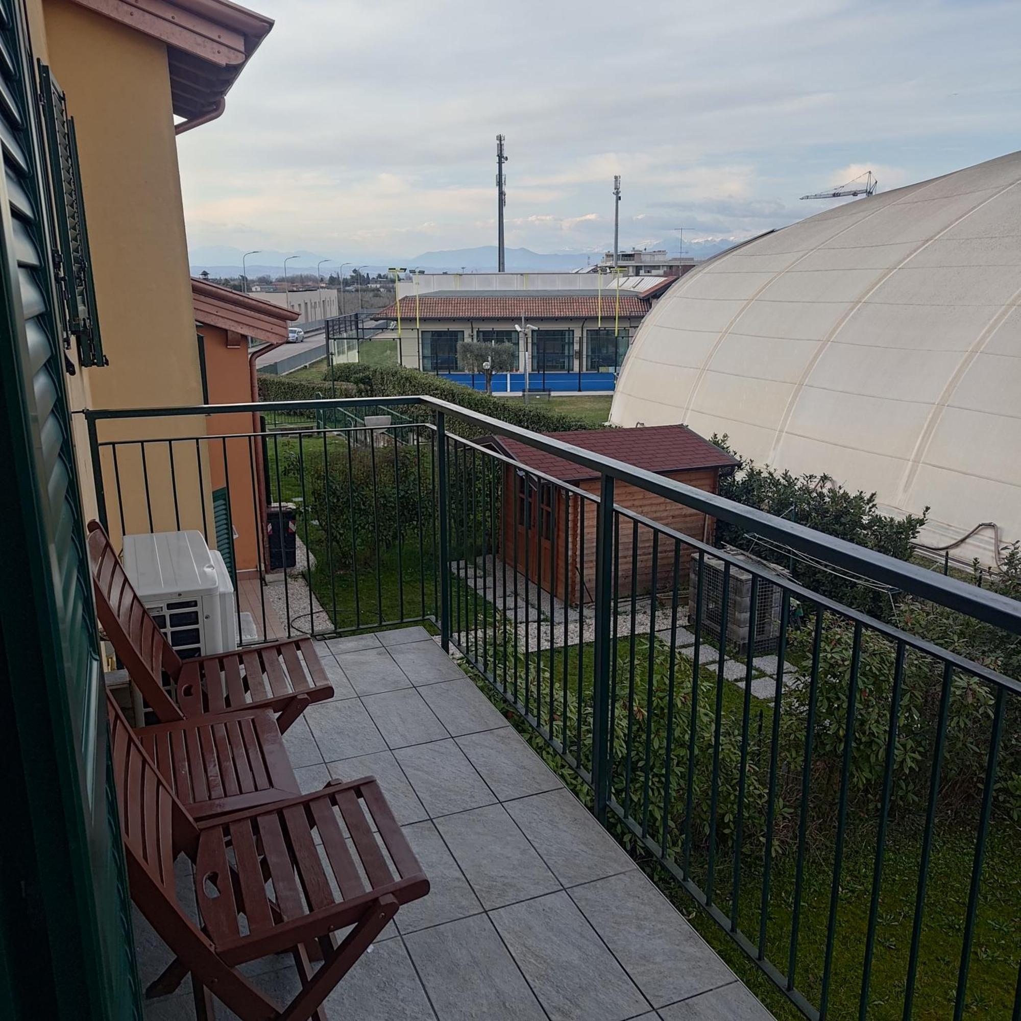 Peschiera Appartamenti Vacanze Пескьера-дель-Гарда Номер фото