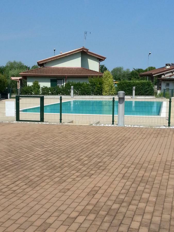 Peschiera Appartamenti Vacanze Пескьера-дель-Гарда Экстерьер фото