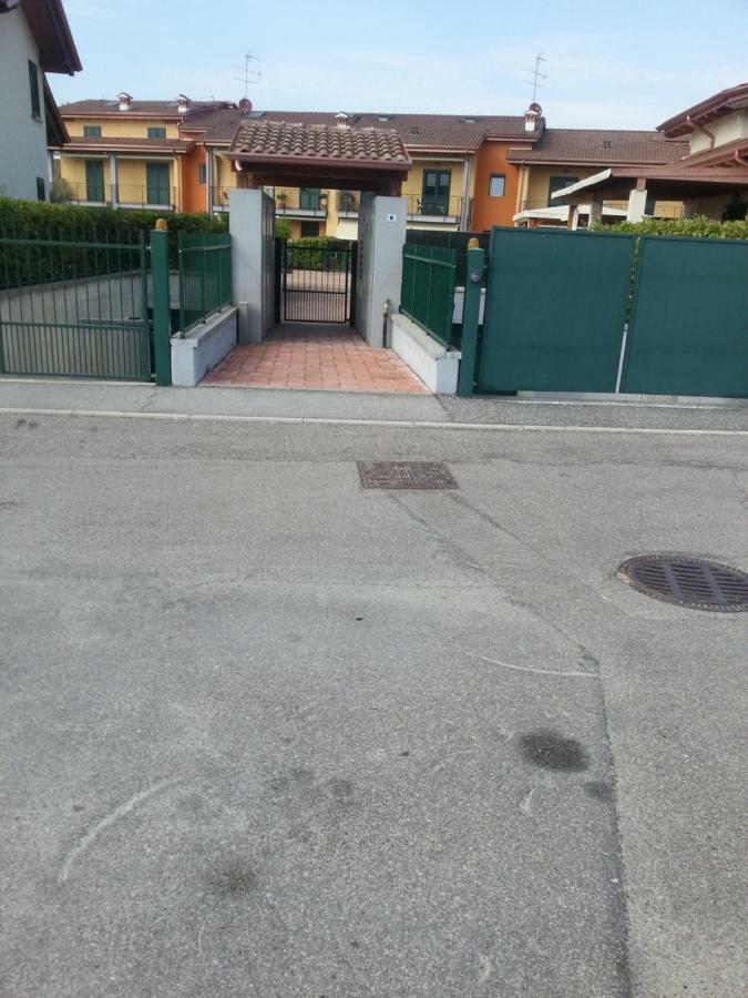 Peschiera Appartamenti Vacanze Пескьера-дель-Гарда Экстерьер фото