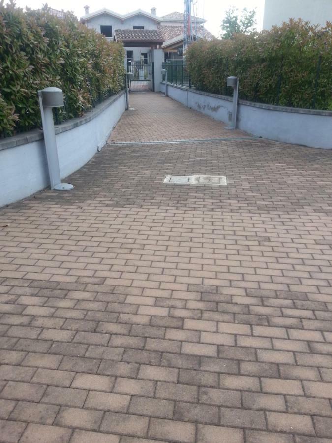 Peschiera Appartamenti Vacanze Пескьера-дель-Гарда Экстерьер фото